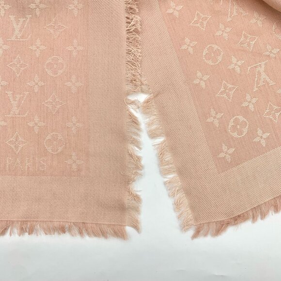 Louis Vuitton Apricot Pink Logo Full Print Fringe Scarf 60% Silk 40% Wool 136x28 - Picture 6 of 9